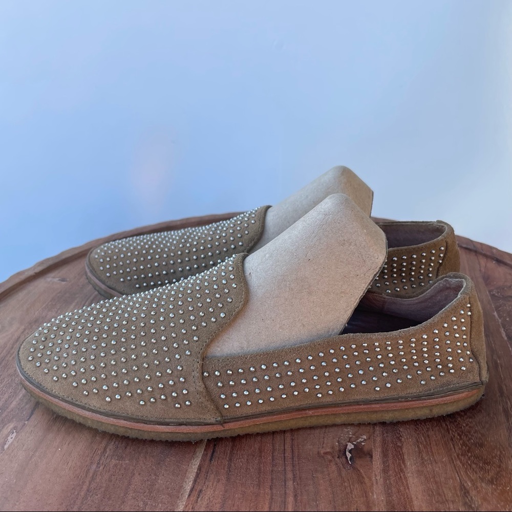 Vince Camuto Women Signature Alvita Studded Suede Slip-On Flats 6.5 Tobacco - Picture 6 of 11